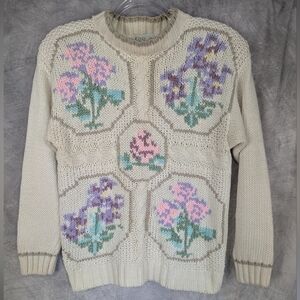 Nicole Winter Medium Vintage Sweater Floral Needlep-looking Designs